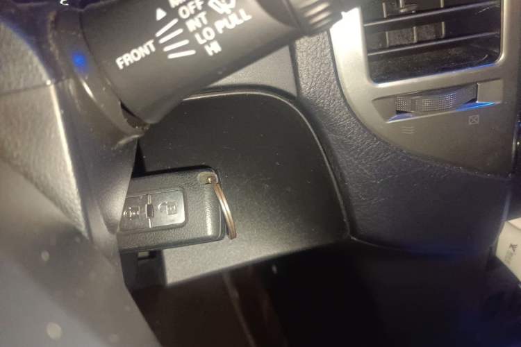 Used Mitsubishi Pajero 2019 3.0L Automatic Comfort Edition Vehicle Key