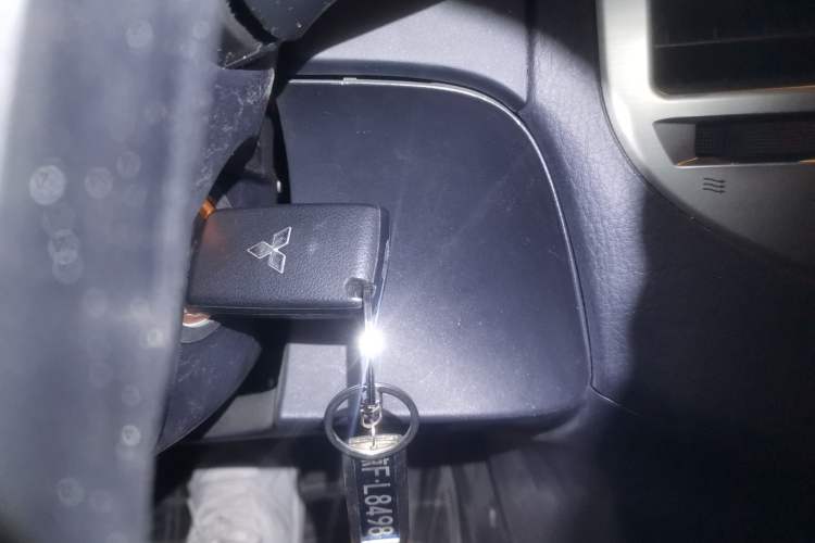 Used Mitsubishi Pajero 2019 3.0L Automatic Standard Edition Vehicle Key