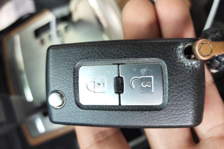 Used Mitsubishi Pajero 2019 3.0L Automatic Standard Edition Vehicle Key