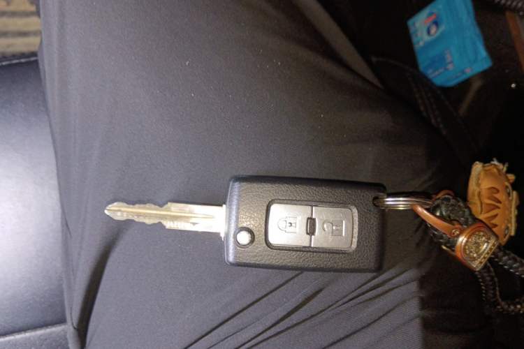 Used Mitsubishi Pajero 2019 3.0L Automatic Comfort Edition Vehicle Key
