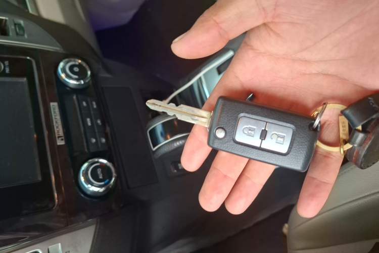 Used Mitsubishi Pajero 2019 V97 3.8L 5-Door GLS Middle East Edition Vehicle Key