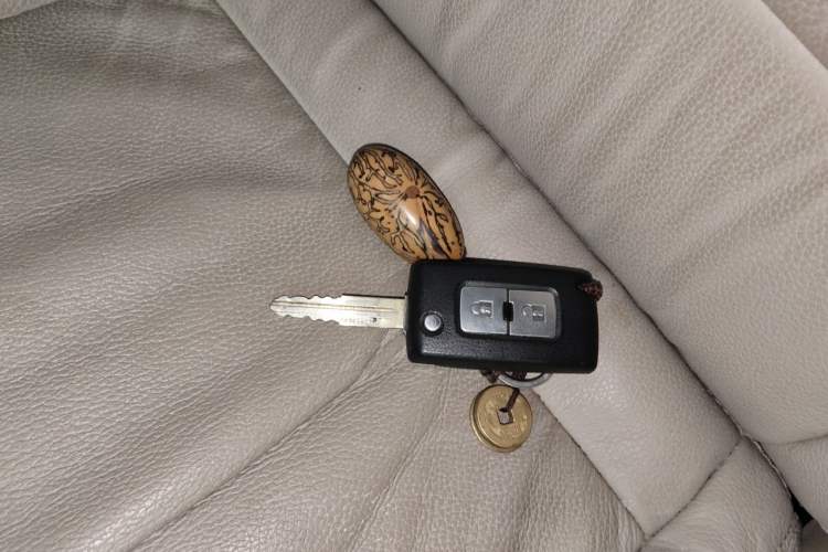 Used Mitsubishi Pajero 2019 V97 3.8L 5-Door GLS Middle East Edition Vehicle Key