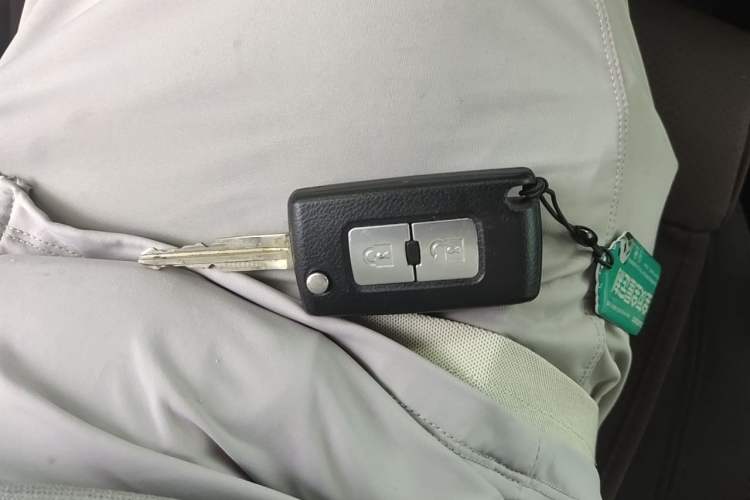 Used Mitsubishi Pajero 2019 3.0L Automatic Standard Edition Vehicle Key