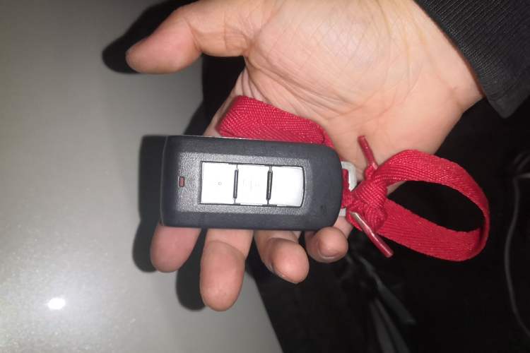 Used Mitsubishi Pajero 2019 3.0L Automatic Standard Edition Vehicle Key