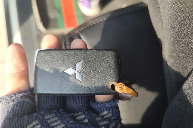 Used Mitsubishi Pajero 2019 3.0L Automatic Standard Edition Vehicle Key