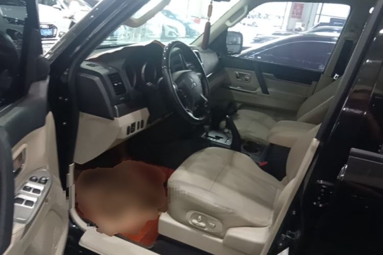 Used Mitsubishi Pajero  Driver Seat