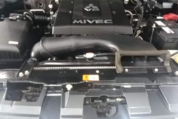 Used Mitsubishi Pajero  Engine Bay