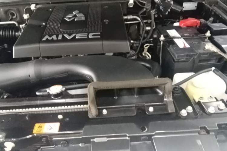 Used Mitsubishi Pajero  Engine Bay Left