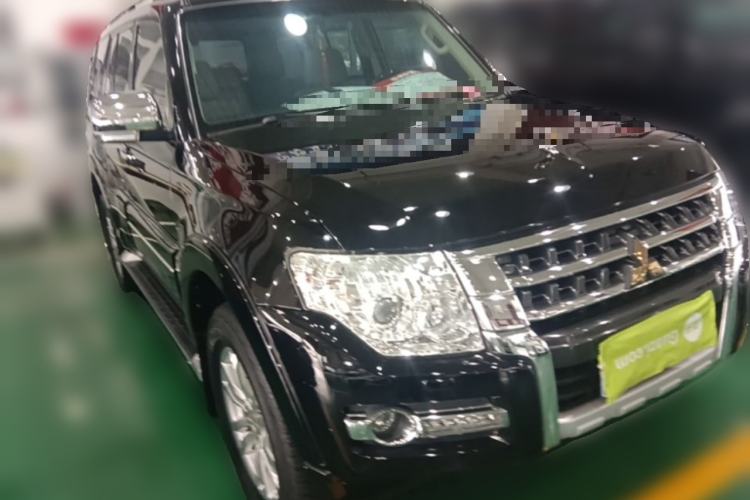 Used Mitsubishi Pajero  Front Right 45 Deg