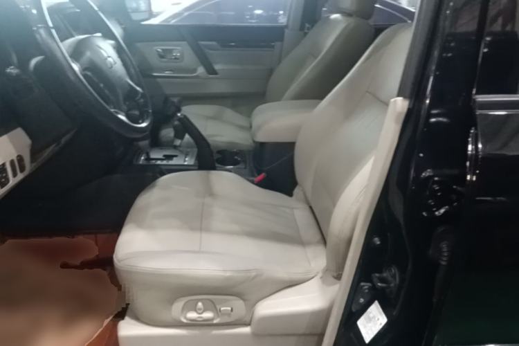 Used Mitsubishi Pajero  Left Front Seat