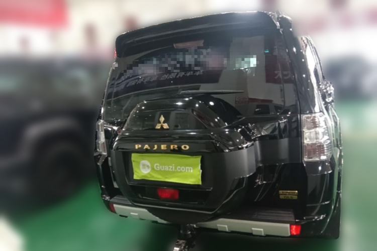 Used Mitsubishi Pajero  Rear