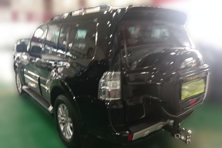 Used Mitsubishi Pajero  Rear Left 45 Deg
