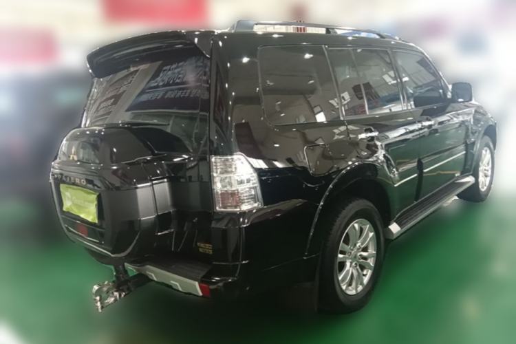 Used Mitsubishi Pajero  Rear Right 45 Deg