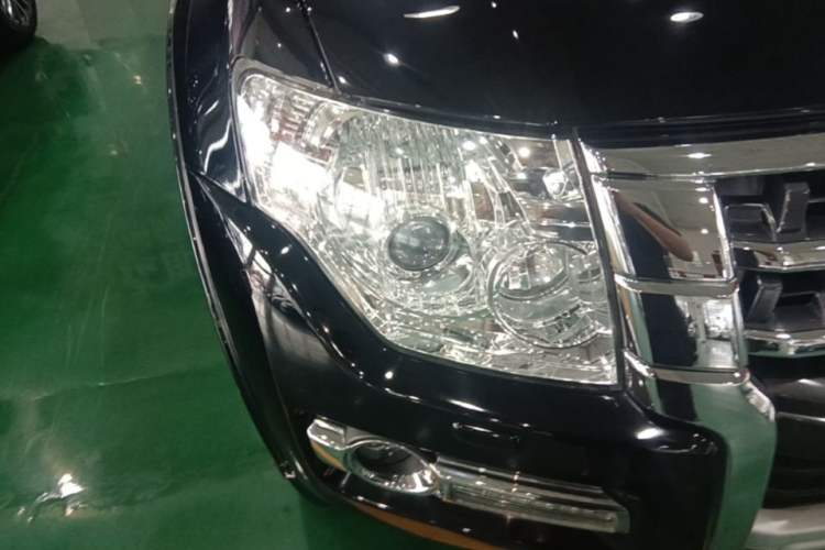 Used Mitsubishi Pajero  Right Front Headlight