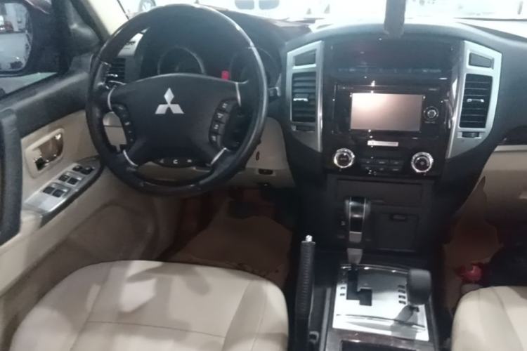 Used Mitsubishi Pajero  Steering Wheel