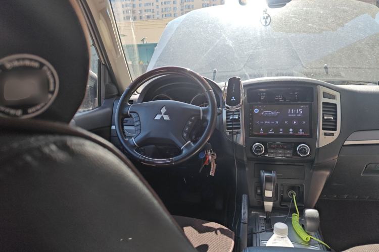Used Mitsubishi Pajero 2020 3.0L Automatic Prestige Off-Road Edition Steering Wheel