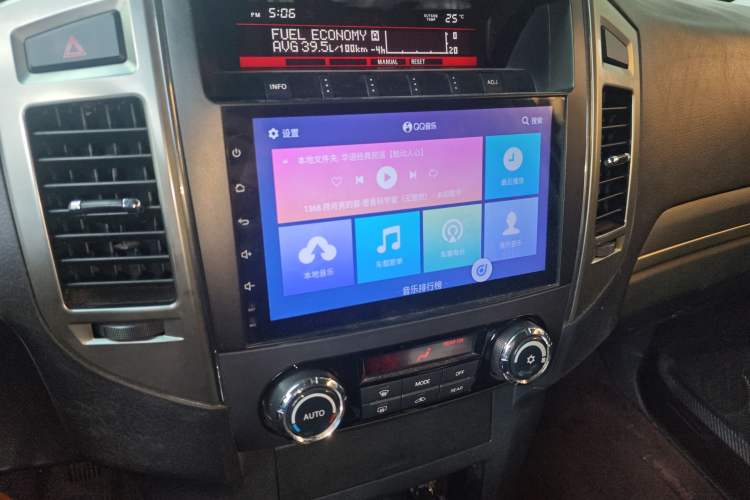 Used Mitsubishi Pajero 2020 3.0L Automatic Luxury Off-Road Version Audio And AC Panel