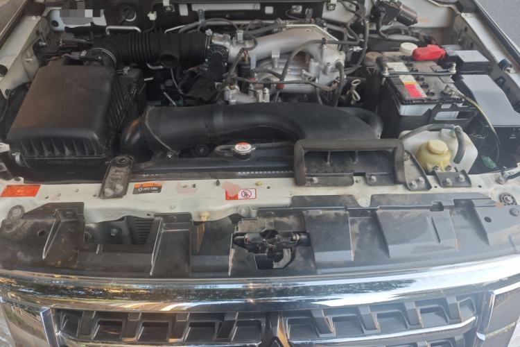 Used Mitsubishi Pajero 2020 3.0L Automatic Luxury Off-Road Version Engine Bay