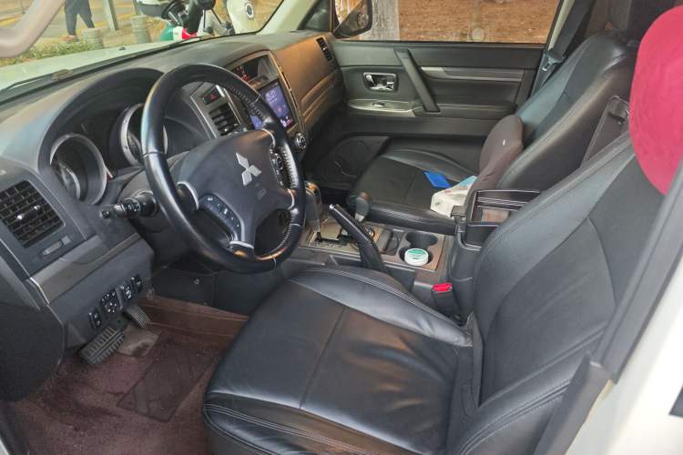 Used Mitsubishi Pajero 2020 3.0L Automatic Luxury Off-Road Version Left Front Seat