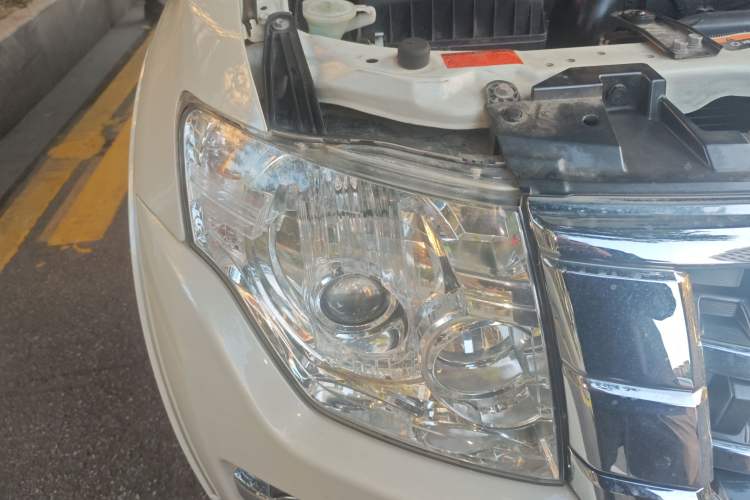 Used Mitsubishi Pajero 2020 3.0L Automatic Luxury Off-Road Version Right Front Headlight