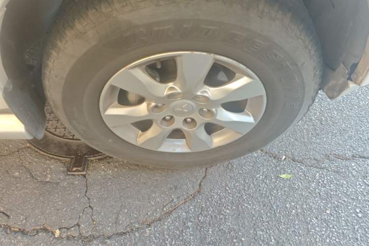 Used Mitsubishi Pajero 2020 3.0L Automatic Luxury Off-Road Version Right Front Wheel Hub
