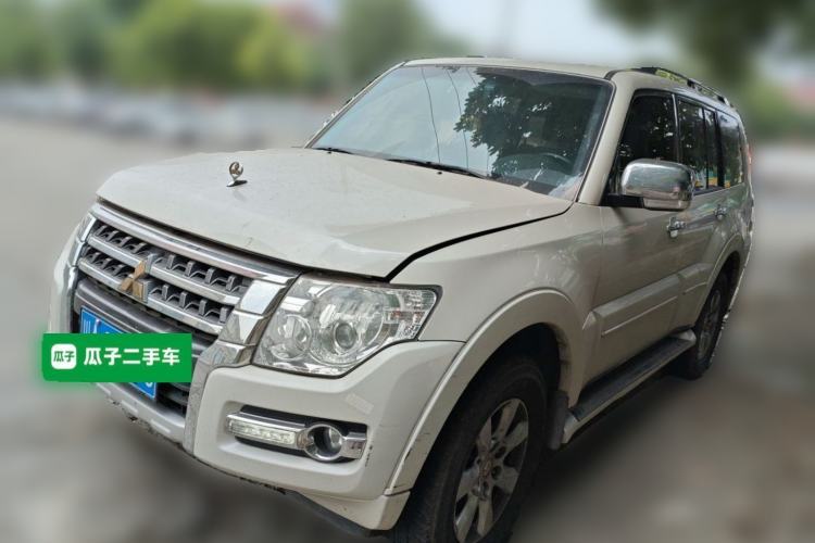 Used Mitsubishi Pajero 2020 Mitsubishi Pajero 3.0 Automatic Petrol (7 seats) Guazi used car, China used car export, Used car for sale, Used cars, Cheapest cars for sale