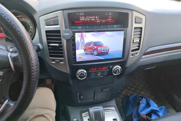 Used Mitsubishi Pajero 2020 3.0L Automatic Luxury Off-Road Version Audio And AC Panel