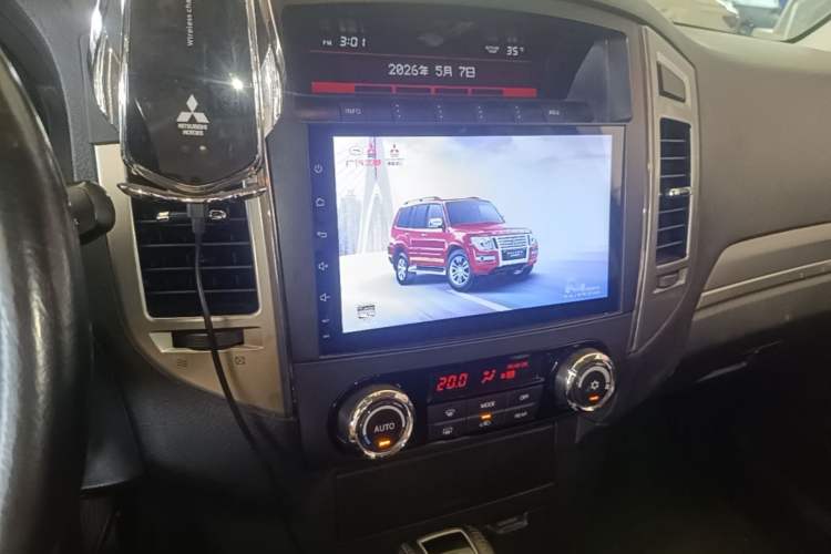 Used Mitsubishi Pajero 2020 3.0L Automatic Luxury Off-Road Version Audio And AC Panel
