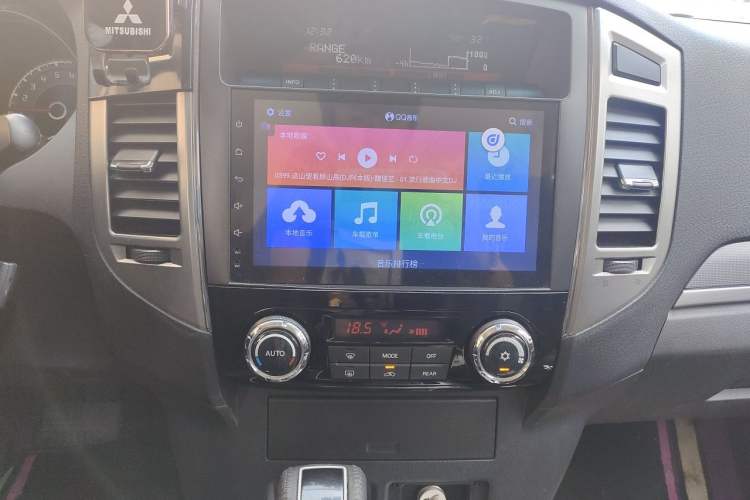 Used Mitsubishi Pajero  Audio And AC Panel