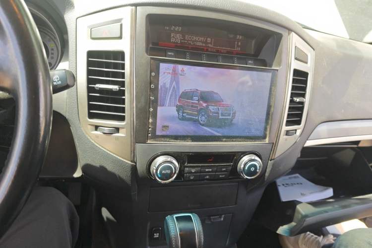 Used Mitsubishi Pajero 2020 3.0L Automatic Prestige Off-Road Edition Audio And AC Panel