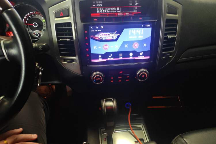 Used Mitsubishi Pajero 2020 3.0L Automatic Prestige Off-Road Edition Audio And AC Panel