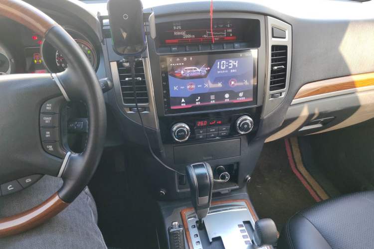 Used Mitsubishi Pajero 2020 3.0L Automatic Standard Edition Audio And AC Panel