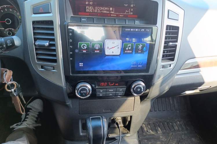 Used Mitsubishi Pajero 2020 3.0L Automatic Luxury Edition Audio And AC Panel