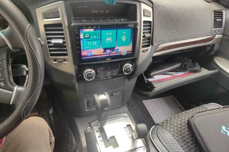 Used Mitsubishi Pajero  Audio And AC Panel