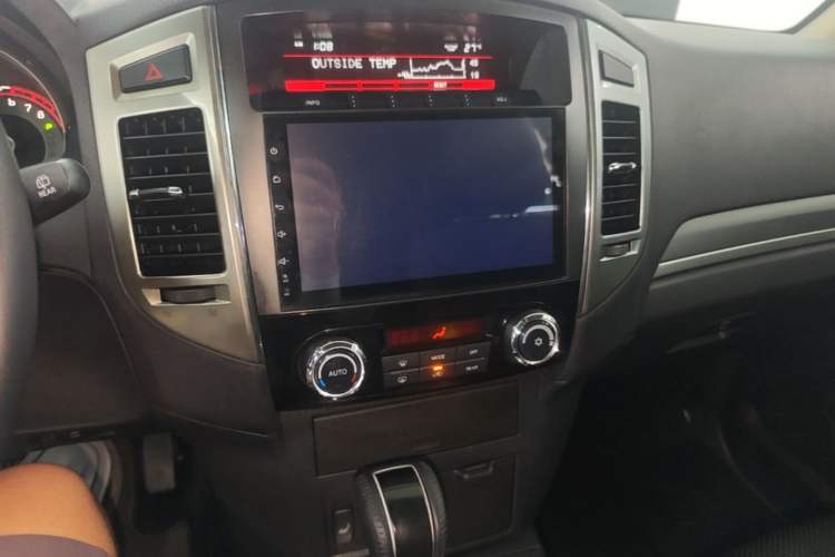 Used Mitsubishi Pajero 2020 V93 3.0L 5-Door GLS 7-Seater – Middle East Audio And AC Panel