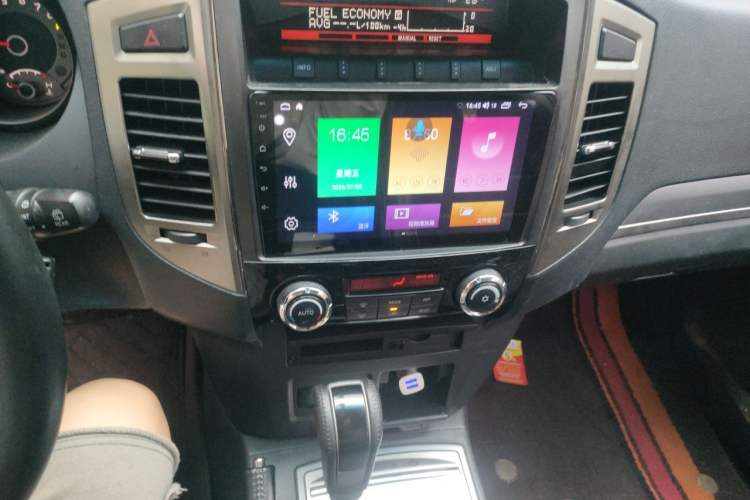 Used Mitsubishi Pajero 2020 3.0L Automatic Standard Edition Audio And AC Panel