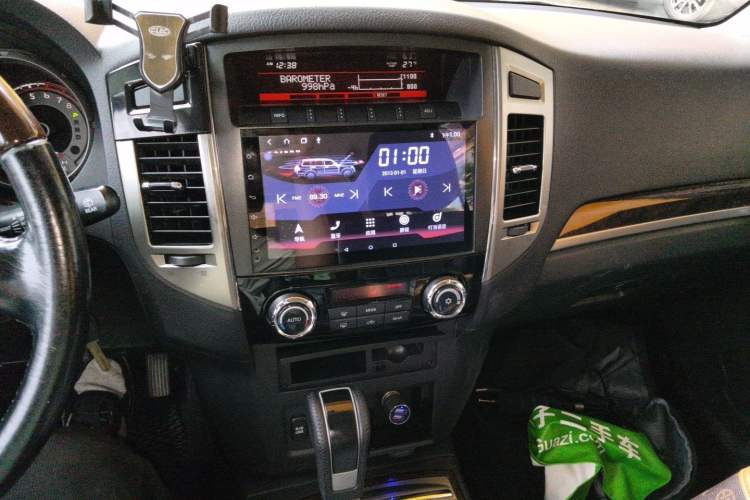 Used Mitsubishi Pajero 2020 Collection Edition 3.0L Automatic Prestige Off-Road Version Audio And AC Panel