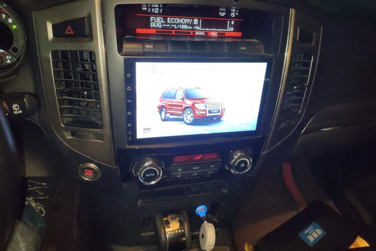 Used Mitsubishi Pajero 2020 3.0L Automatic Standard Edition Audio And AC Panel