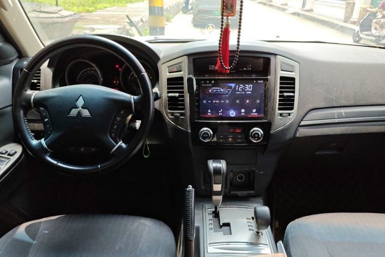 Used Mitsubishi Pajero  Center Console