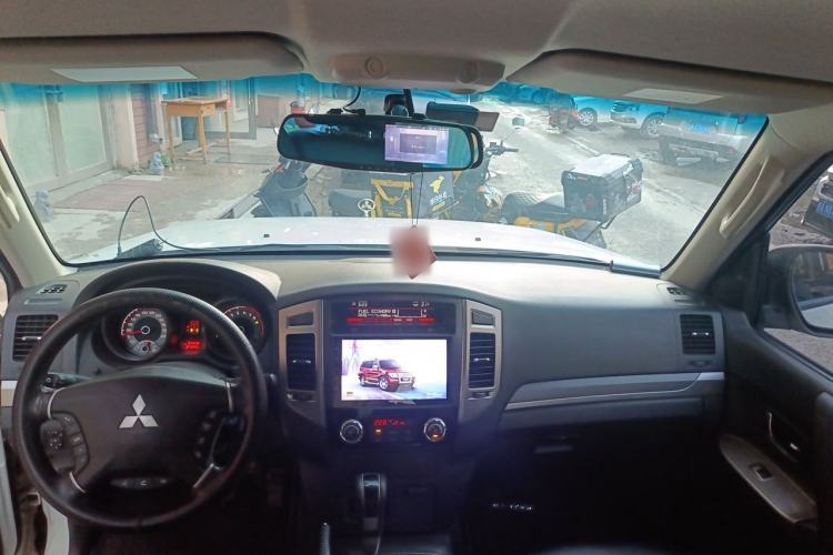 Used Mitsubishi Pajero  Center Console