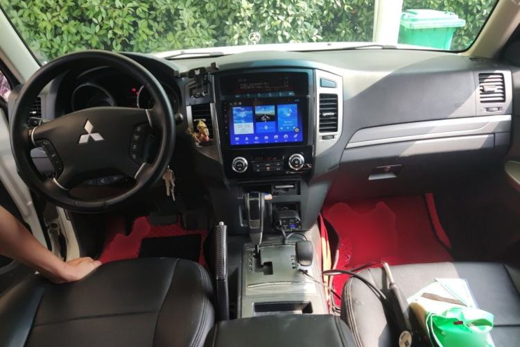 Used Mitsubishi Pajero  Center Console