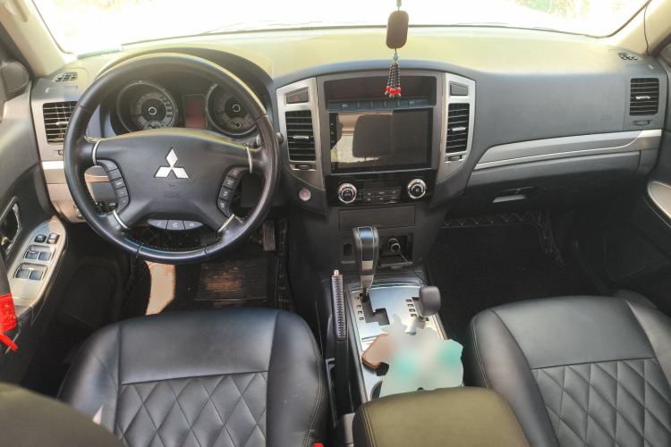 Used Mitsubishi Pajero 2020 Collection Edition 3.0L Automatic Prestige Off-Road Version Center Console