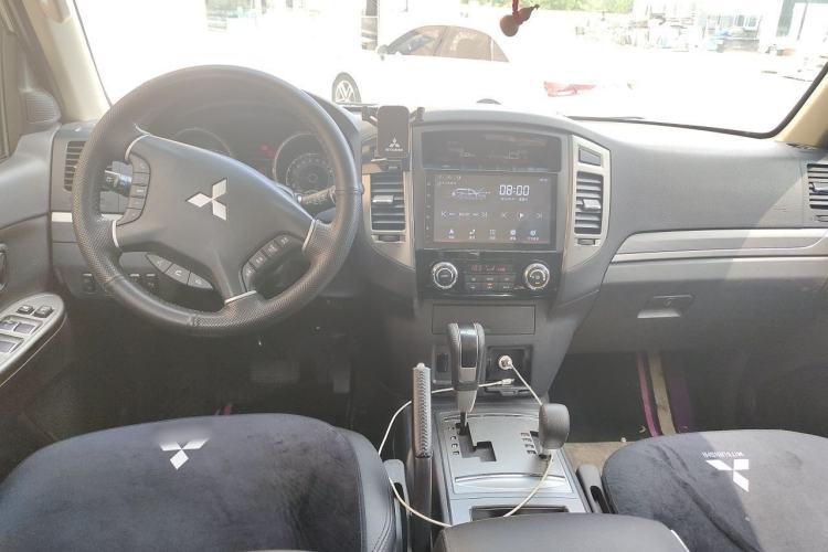 Used Mitsubishi Pajero  Center Console