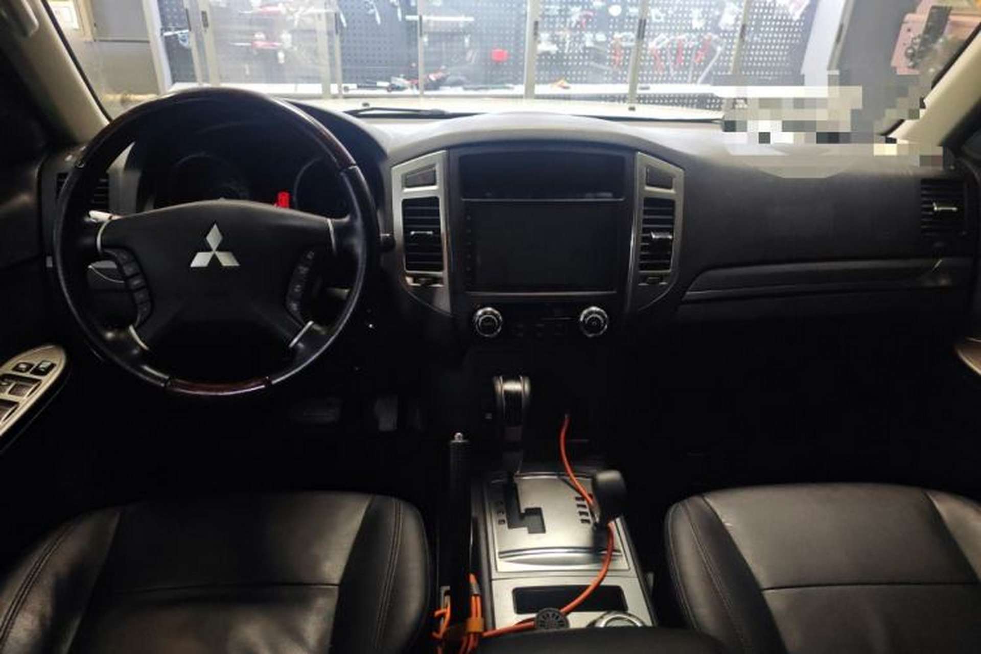 Used Mitsubishi Pajero 2020 3.0L Automatic Prestige Off-Road Edition Center Console