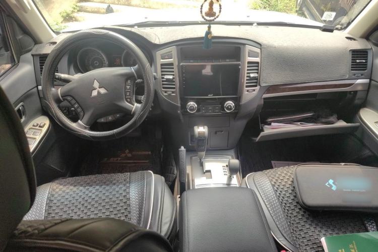 Used Mitsubishi Pajero  Center Console