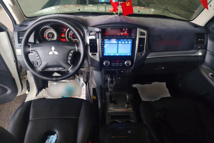 Used Mitsubishi Pajero  Center Console