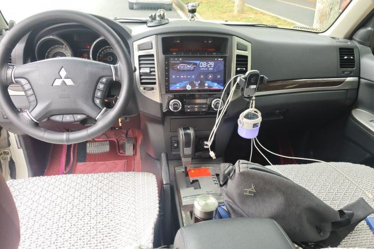Used Mitsubishi Pajero 2020 3.0L Automatic Standard Edition Center Console