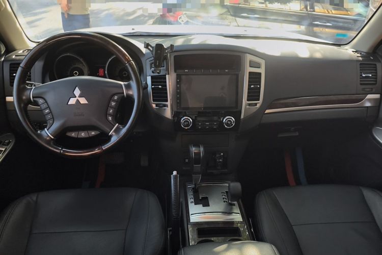 Used Mitsubishi Pajero  Center Console