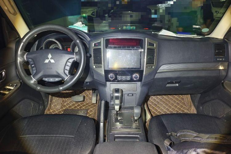 Used Mitsubishi Pajero  Center Console