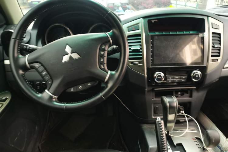 Used Mitsubishi Pajero  Center Console